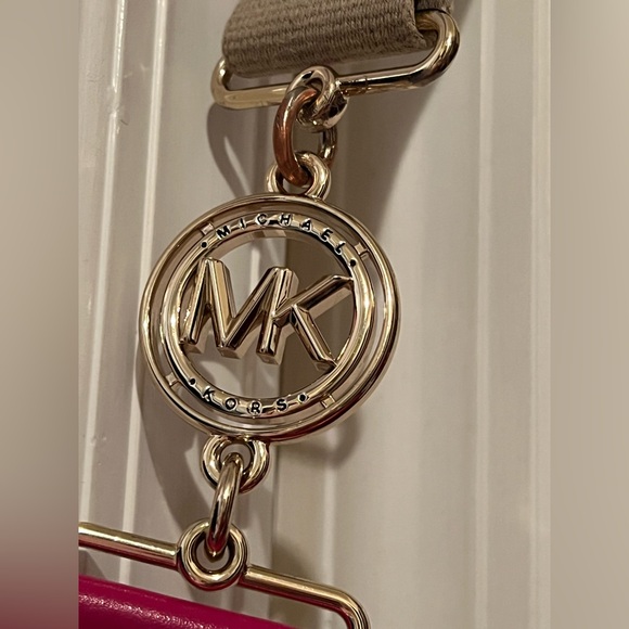 MICHAEL KORS HOT PINK RUNWAY CROSSBODY CAMERA BAG / STUDDED - Picture 14 of 16